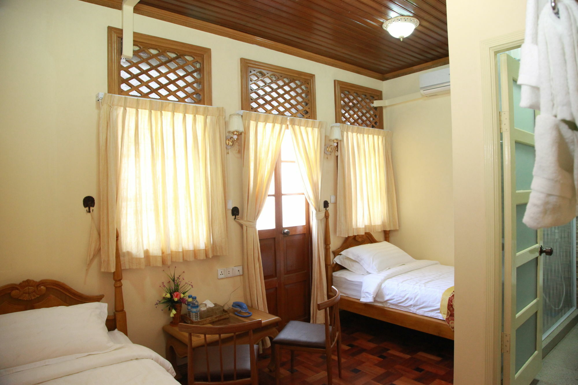Sule Sapphire Inn Yangon Luaran gambar